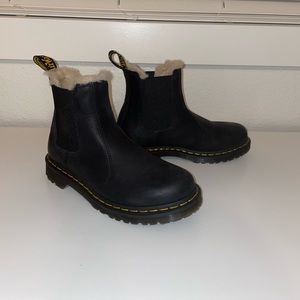 2976 WOMEN'S FAUX FUR LINED CHELSEA BOOTS